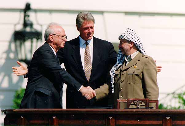 Photo of Bill Clinton Yitzhak Rabin Yasser Arafat at the White House, September 13, 1993
